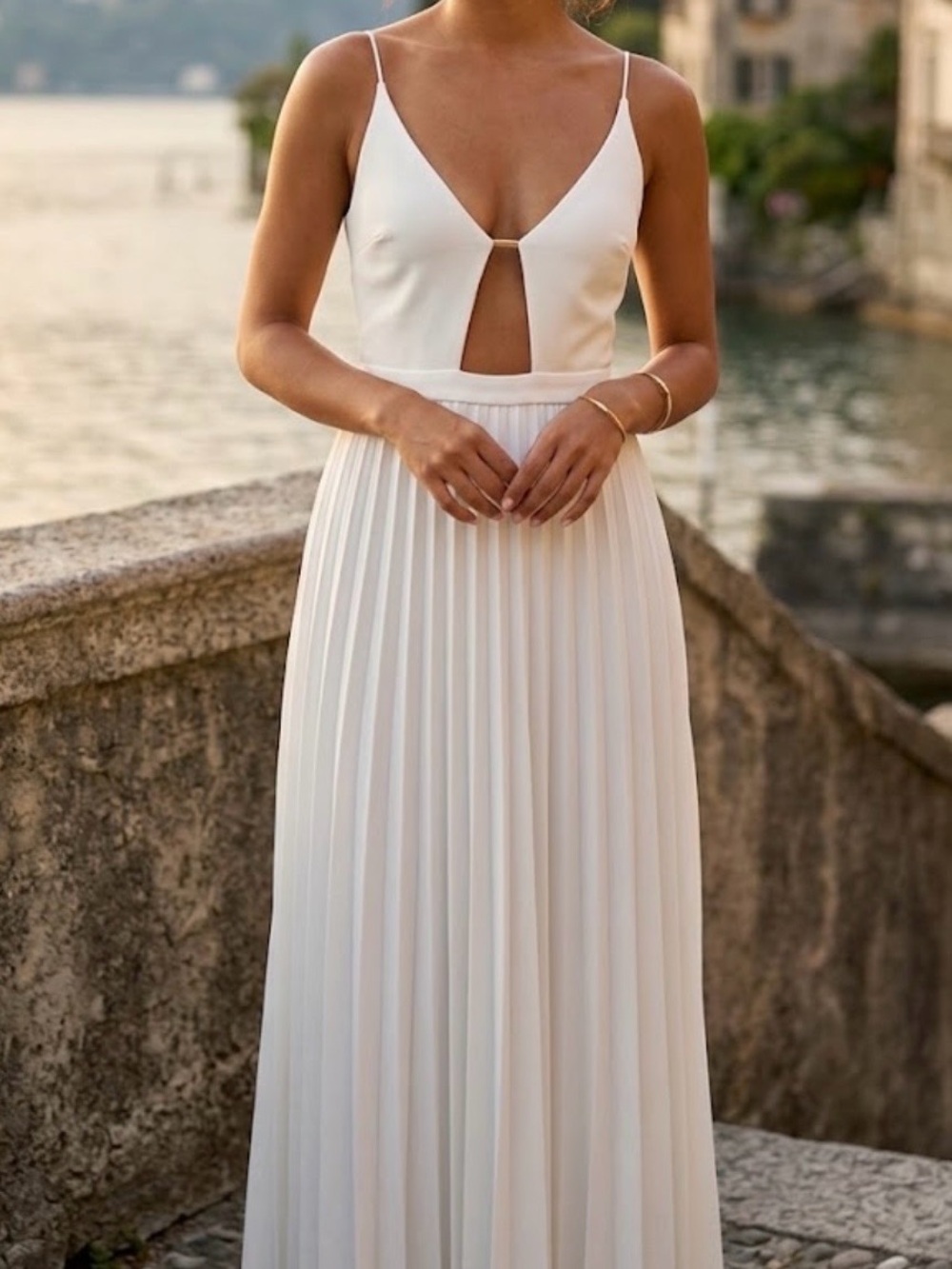 ASOS Creamy White Pleated Midi Dress with Plunge Cutout
Sz 2